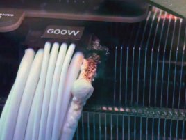 Hráčce se začalo kouřit z konektoru GeForce RTX 4090, místo vypnutí PC natáčela