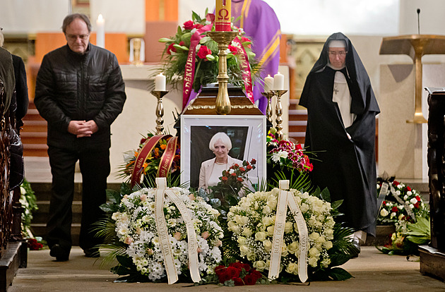 OBRAZEM: Od obrázků k pomoci světu. Plzeň se rozloučila se zakladatelkou Stonožky