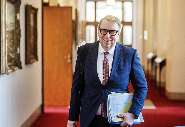 Jednotné měsíční hlášení je připraveno. Pokuty zatím odpustíme, slíbil ministr