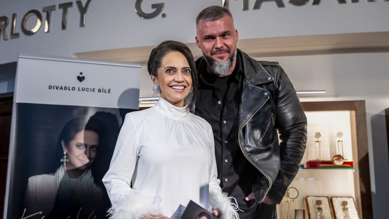 Detaily svatby Lucie Bílé: Romantické šaty i slzy dojetí. Kdo zpěvačku dovedl k oltáři?