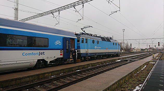 Smrtelná nehoda u Ústí nad Labem zastavila železniční provoz do Německa