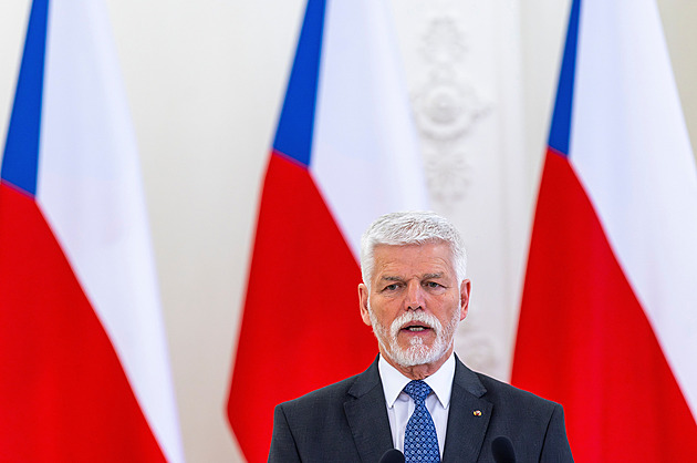 Prezident je silnější, než se vláda domnívá. Právník vysvětluje, zda by uspěl s žalobou