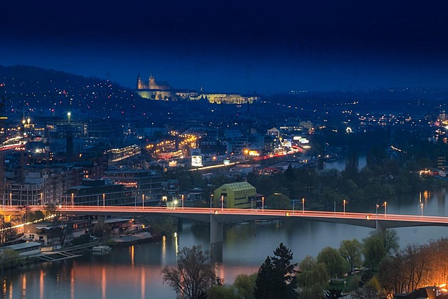 Otevírá se Dvorecký most. Uleví dopravě na jihu Prahy, auta na něj ale nesmí