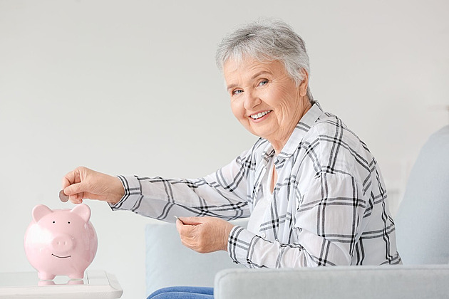Nemáte našetřeno na stáří? Vyzkoušejte 5+1 tipů, jak začít spořit i v 50 letech