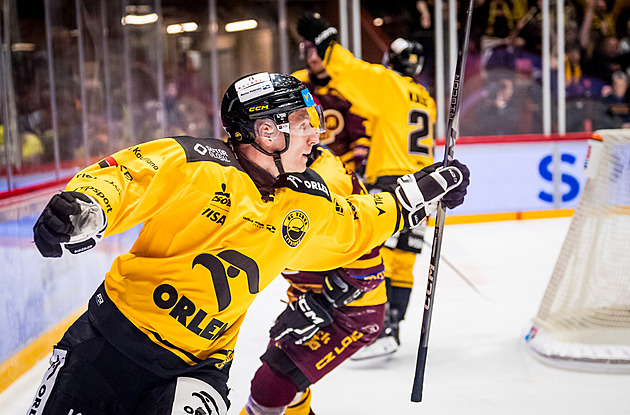 Už ať je to za námi... Hráči Litvínova zaplatili fandům výjezd, útočí na záchranu