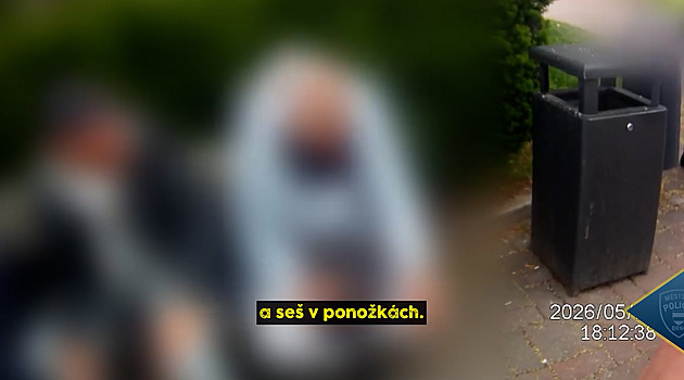 VIDEO: Zloděj sebral boty za pět tisíc, na rohožce nechal svoje. Pak se sám prozradil