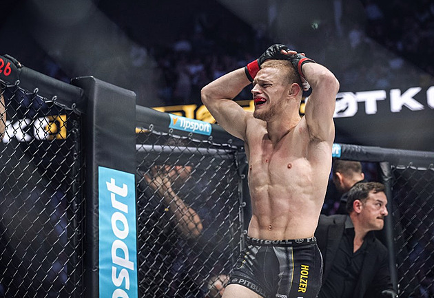 Oktagon: Tarzan v Hannoveru bavil, Holzer skolil mazáka z UFC a zůstává neporažen