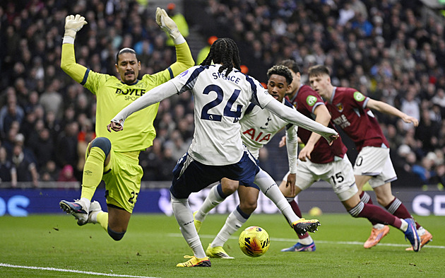 ONLINE: Hraje se závěrečné kolo Premier League, sestoupí Souček, nebo Kinský?