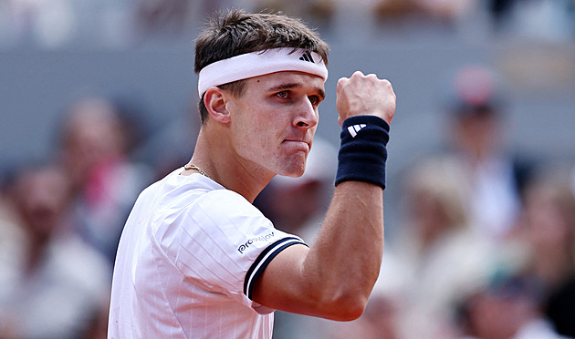 Roland Garros ONLINE: Menšík v semifinále snižuje na 1:2, ve třetím setu se zlepšil