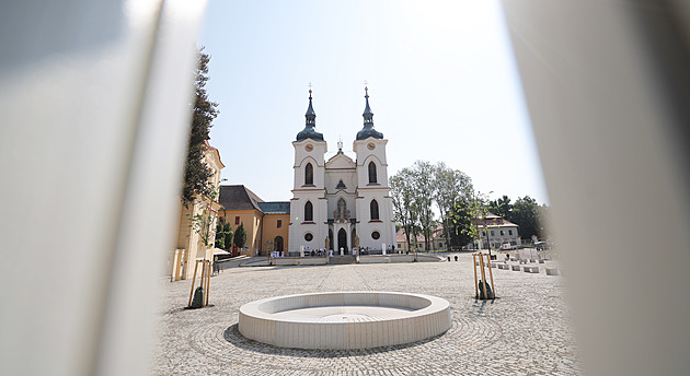 Želivský klášter otevřel obnovené nádvoří, v části leží původní historická dlažba