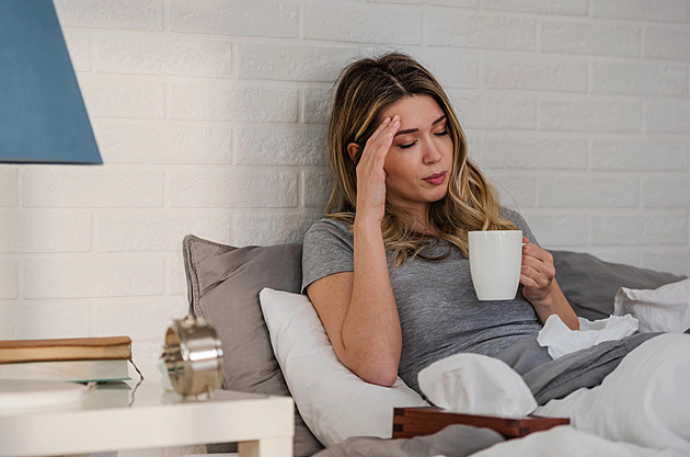Migréna, vyčerpání i den po večírku. Jak firmy pojímají sick days