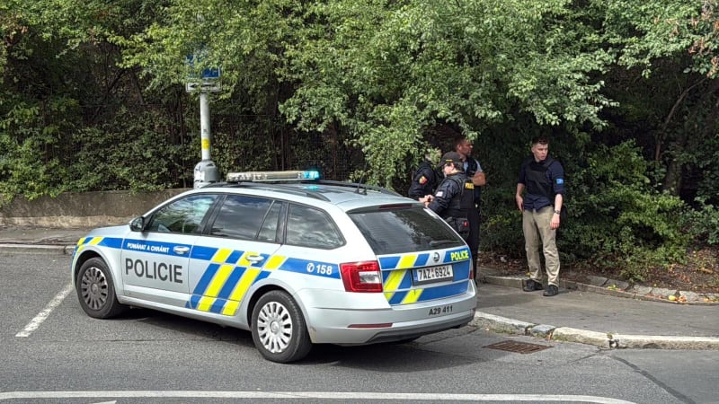 Poplach v Praze: Střílelo se po autech, na místě zasahuje policie