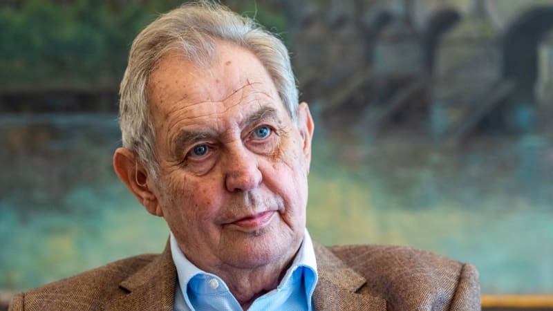 Láká mě znovu kandidovat na prezidenta, připustil Zeman. Nechce ale být „českým Bidenem“